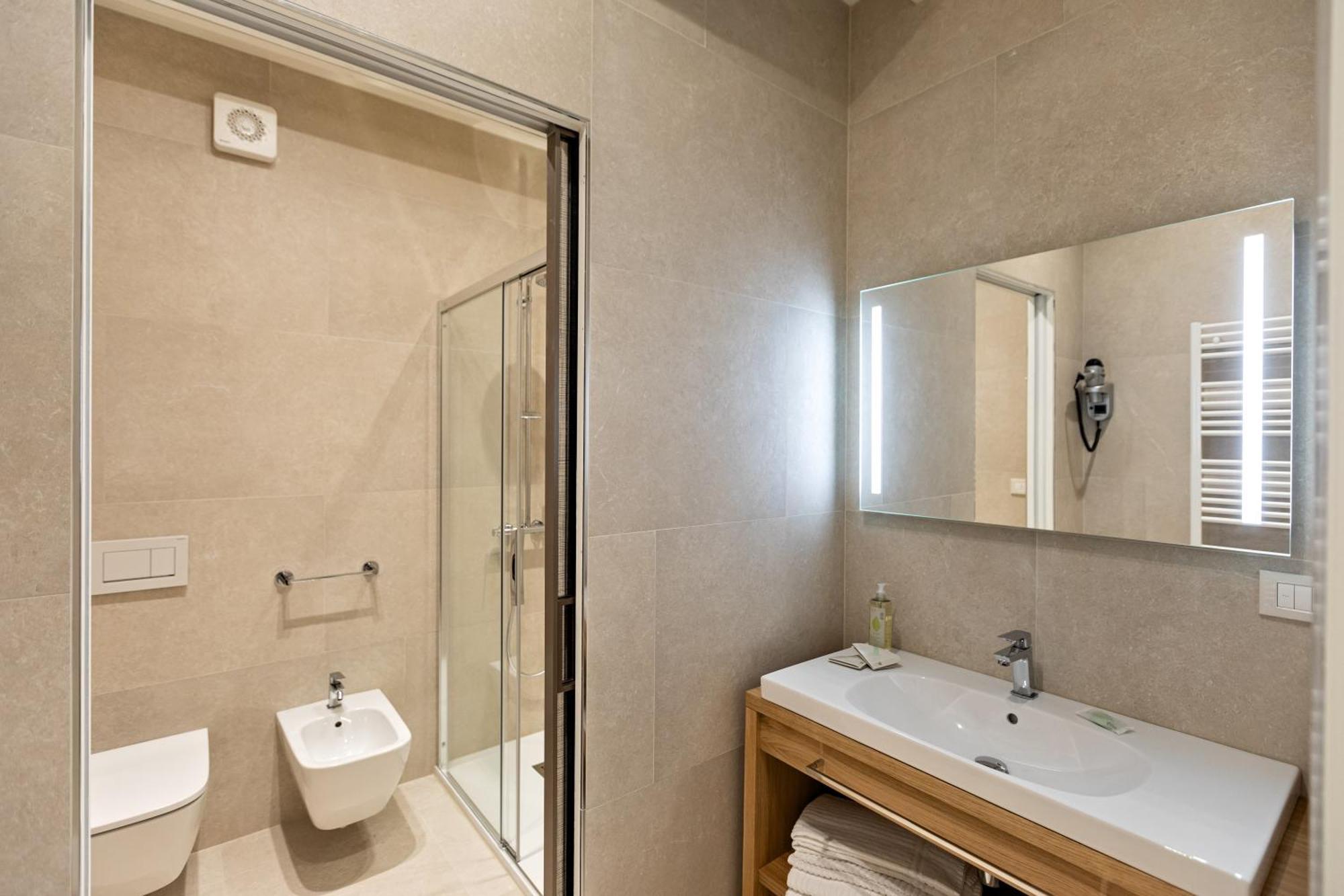 Palazzo 7 *